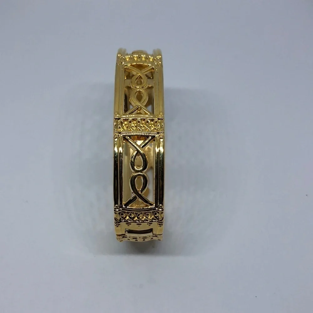 VINTAGE antique style gold tone hinge bracelet costume jewelry